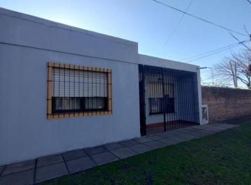 Casa · 68m² · 3 Ambientes · 2 Cocheras · Casa Venta Moron Oportunidad