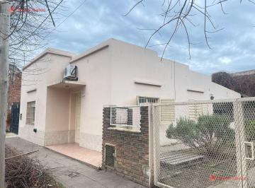 Casa · 204m² · 4 Ambientes · 1 Cochera · Casa en Alquiler en Lujan, con Patio y Parrilla