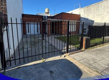 PH de 2 ambientes, La Matanza · PH Dos Ambientes con Fondo y Cochera en Alquiler en Ramos Mejia