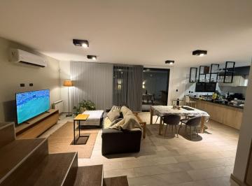 Casa · 260m² · 8 Ambientes · 2 Cocheras · Amplia 257 m Cub. 3oot - Exc Calidad Constructiva.