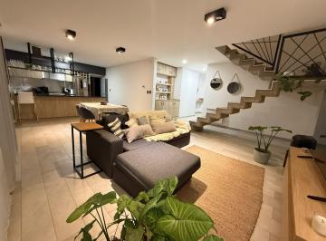 Casa · 260m² · 8 Ambientes · 2 Cocheras · Amplia 257 m Cub. 3oot - Exc Calidad Constructiva.