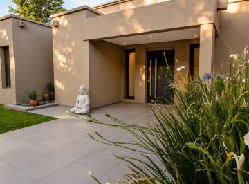 Casa · 409m² · 7 Ambientes · 2 Cocheras · Venta Chacra Moderna de Categoría 522 m² 7000 m²