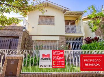 Casa · 158m² · 4 Ambientes · 1 Cochera · Casa 4 Amb con Jardín y Quincho en Martínez