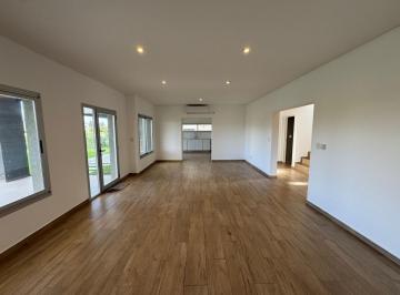 Casa · 247m² · 6 Ambientes · 2 Cocheras · Casa en San Matias