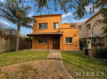 Casa · 155m² · 4 Ambientes · 3 Cocheras · Los Alamos - Casa en Alquiler