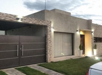 Casa de 7 ambientes, Luzuriaga · Casa en Venta - 3 Dorm, 2 Baños y Cochera Ubicada en El Barrio Lago del Torreón