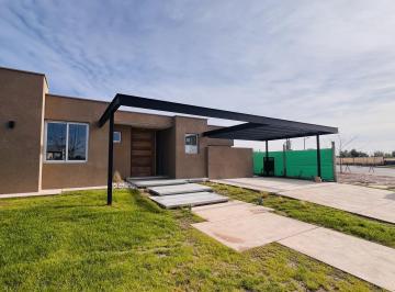 Casa · 188m² · 7 Ambientes · 2 Cocheras · Casa a La Venta con Excentes Terminaciones en Lar de Vieytes II