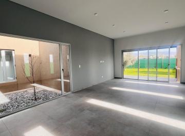Casa · 188m² · 7 Ambientes · 2 Cocheras · Casa a La Venta con Excentes Terminaciones en Lar de Vieytes II