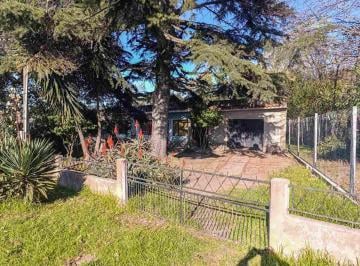 Casa · 101m² · 5 Ambientes · 1 Cochera · Venta Dos Casas en Mismo Padron, Gg, Fondo, P. blancas