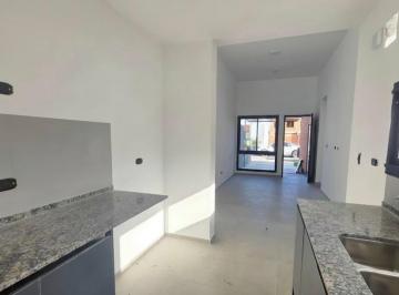 Casa · 68m² · 3 Ambientes · 1 Cochera · Venta Duplex 2 Dorm. Cochera Rincones de Manantiales