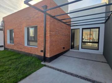 Casa · 68m² · 3 Ambientes · 1 Cochera · Venta Duplex 2 Dorm. Cochera Patio Asador