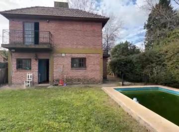 Casa · 145m² · 4 Ambientes · 2 Cocheras · Casa de Dos Plantas con Pileta