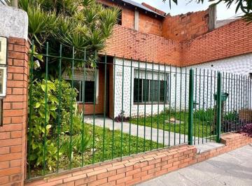 Casa · 80m² · 3 Ambientes · 1 Cochera · Casa 3 Amb con Patio y Cochera - Lavallol