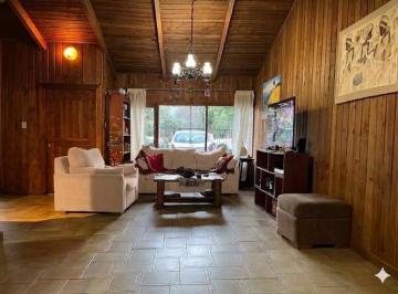Casa · 650m² · 4 Ambientes · 1 Cochera · Casa en Tres Lagos
