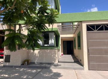 Casa de 5 ambientes, La Cieneguita · Casa de 220 m² con 4 Habitaciones en Venta en Vista Olivo