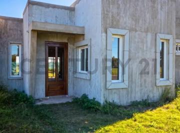 Terreno · 100m² · 2 Ambientes · 2 Cocheras · Venta Lote Amplio con Casa a Terminar en Francisco I, Arroyo Seco