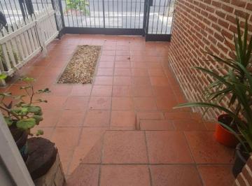Casa de 5 ambientes, Parque Chacabuco · Triplex 5 Ambientes Impecable - Jardín y Cochera. ¡Ubicación Ideal!