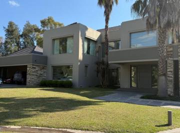 Casa de 10 ambientes, Esteban Echeverría · Exclusiva Residencia de Lujo en Saint Thomas Sur
