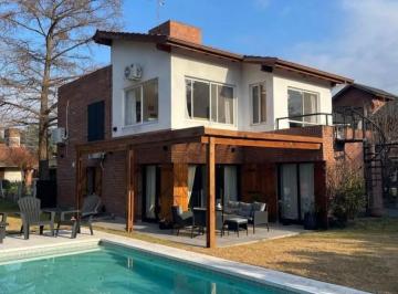 Casa · 170m² · 5 Ambientes · 5 Cocheras · Casa en Mapuche C. C