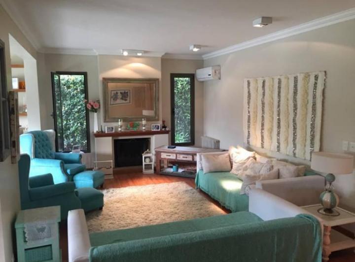 Casa · 440m² · 6 Ambientes · 2 Cocheras
