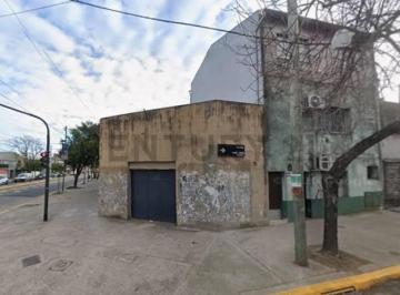 Casa · 255m² · 7 Ambientes · Venta - Local Comercial + Dos Departamentos en Bloque - Flores