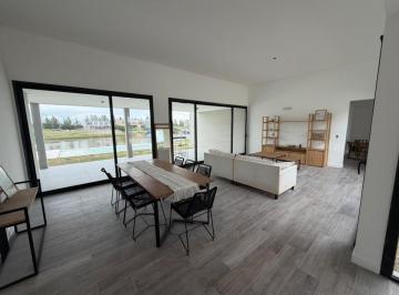 Casa · 259m² · 4 Ambientes · 3 Cocheras · Casa en Venta, Al Agua en El Naudir - Escobar