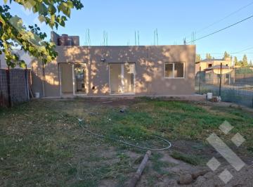 Casa · 80m² · 5 Ambientes · Casa en Plottier