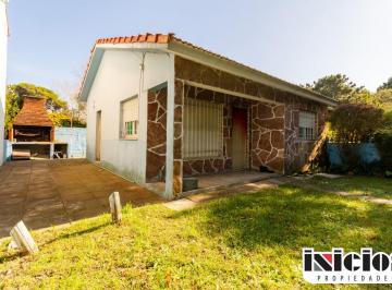 Casa de 3 ambientes, Mar de Ajó · Chalet en Zona Tranquila - C1086