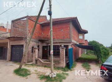 Casa · 70m² · 3 Ambientes · 1 Cochera · Venta de Casa en Villa Celina