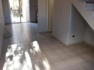 Departamento · 50m² · 2 Ambientes · Dúplex de 2 Ambientes y Medio en Alquiler con Patio – Villa Luzuriaga