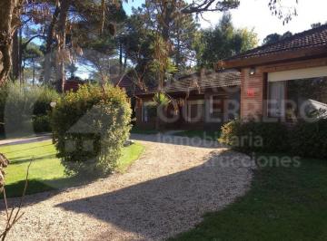 Casa · 150m² · 4 Ambientes · Casa en Carilo