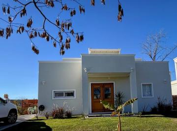 Casa · 160m² · 4 Ambientes · 3 Cocheras · Casa - San Ramon
