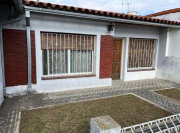 Casa · 291m² · 4 Ambientes · 2 Cocheras · Casa en Banfield Este