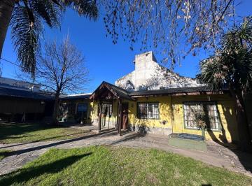 Casa · 90m² · 3 Ambientes · 2 Cocheras · Casa con Jardín y Pileta de Vcenzo Grande