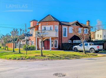 Casa · 300m² · 3 Dormitorios · 2 Cocheras · Venta Casa 3 Dorm. en Fisherton - a 2 Cuadras del Rosario Golf Club