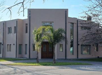 Casa · 272m² · 5 Ambientes · 4 Cocheras · Casa en Venta 4 Ambientes Barrio Cerrado Weston