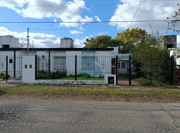Casa · 100m² · 3 Ambientes · 1 Cochera · Venta - Casa 3 Ambientes Pilar Centro con Jardin, Parrilla - Inversion