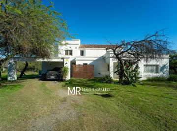 Casa · 360m² · 9 Ambientes · 2 Cocheras · Casa en Venta 3 Dorm - Altos del Golf