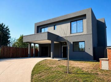 Casa · 191m² · 5 Ambientes · 3 Cocheras · Casa en Venta. Barrio Santa Ana, Villanueva, Tigre