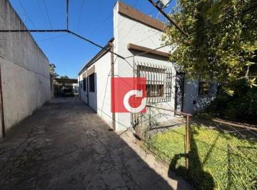 Casa de 4 ambientes, La Plata · Venta de Casa en 67 N 3028 E 155 y 156 - Los Hornos