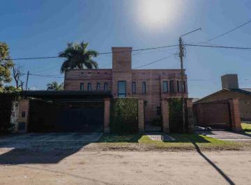 Casa · 320m² · 5 Ambientes · 2 Cocheras · Venta Casa 4 Dorm. con Pileta Yerba Buena