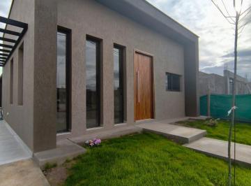 Casa de 4 ambientes, Carrodilla · Hermosa Casa en Venta - B° Privado Lar de Terrada - 3 Hab. 3 Baños - Luján de Cuyo