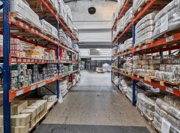 Depósito · 6600m² · 10 Cocheras · Alquiler de Deposito con Oficinas en Barracas con Entrada por Dos Calles