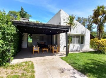 Casa · 140m² · 4 Ambientes · 3 Cocheras · Venta Casa en Barrio Las Brisas Country Club - Pilar