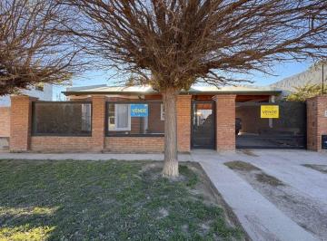Casa de 7 ambientes, Puerto Madryn · Casa en Venta 2 Dormmutisia N°1934 E/ Pangue y Notroprecio U$d199.000