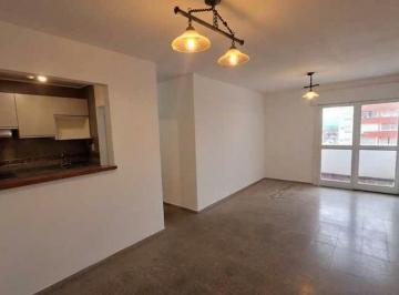 Departamento · 70m² · 4 Ambientes · Departamento en Venta! Edificio Independencia