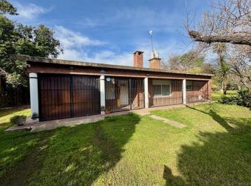 Casa · 135m² · 2 Ambientes · 1 Cochera · En Venta - Casa de un Dormitorio con Pileta - Casilda