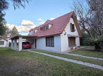 Casa · 248m² · 4 Ambientes · 1 Cochera · Venta/permuta - Casa Estilo Alpina de 2 Dorm. con Jardin y Pileta - Cañada de Gómez