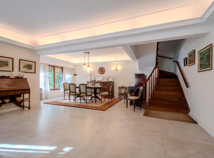 Casa · 365m² · 5 Ambientes · 2 Cocheras