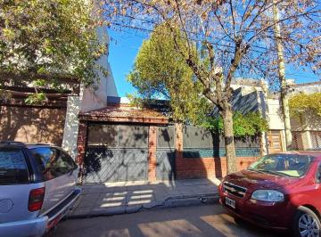 Casa · 110m² · 3 Ambientes · 1 Cochera · Casa de 3 Dorm.